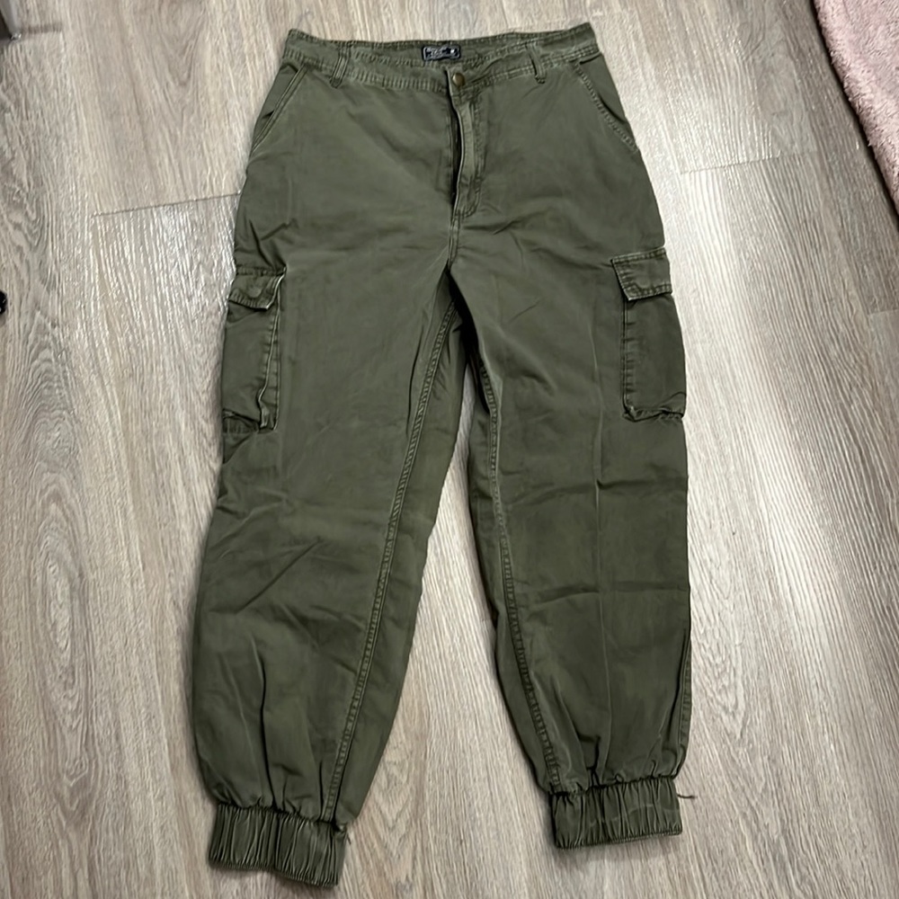 Abercrombie & Fitch cargo pants - size M